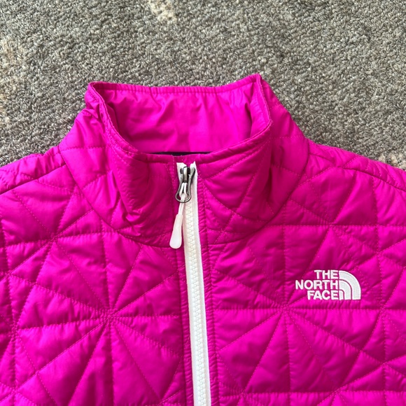 Women’s The North Face Jacket. - Picture 6 of 6